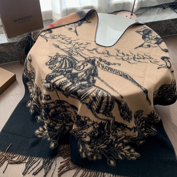 Burberry Reversible Stylish Tan and Black Women's Shawl - Picture 4 of 8